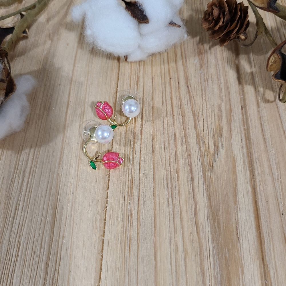 🌷⚘️NEW🌷⚘️BEAUTIFUL!! Tulip and Faux Pearl Earrings in GOLD 🌷⚘️ - Picture 6 of 16